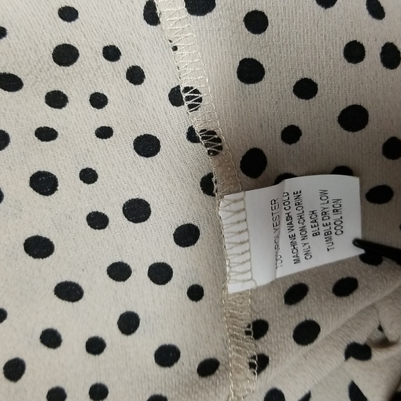 Papermoon tan with black dots flutter sleeve top - Picture 4 of 8